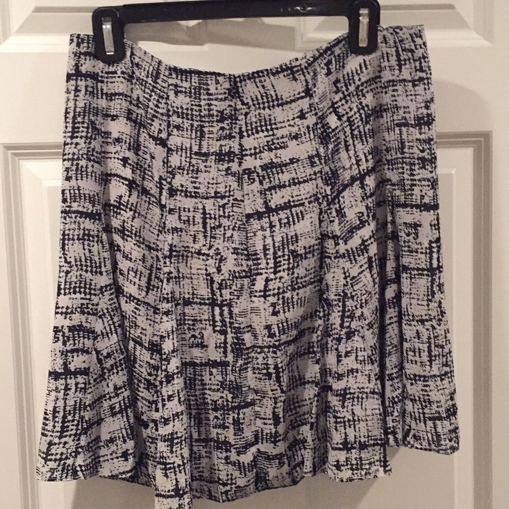 Navy & white skirt, Banana Republic Size 4, NWT